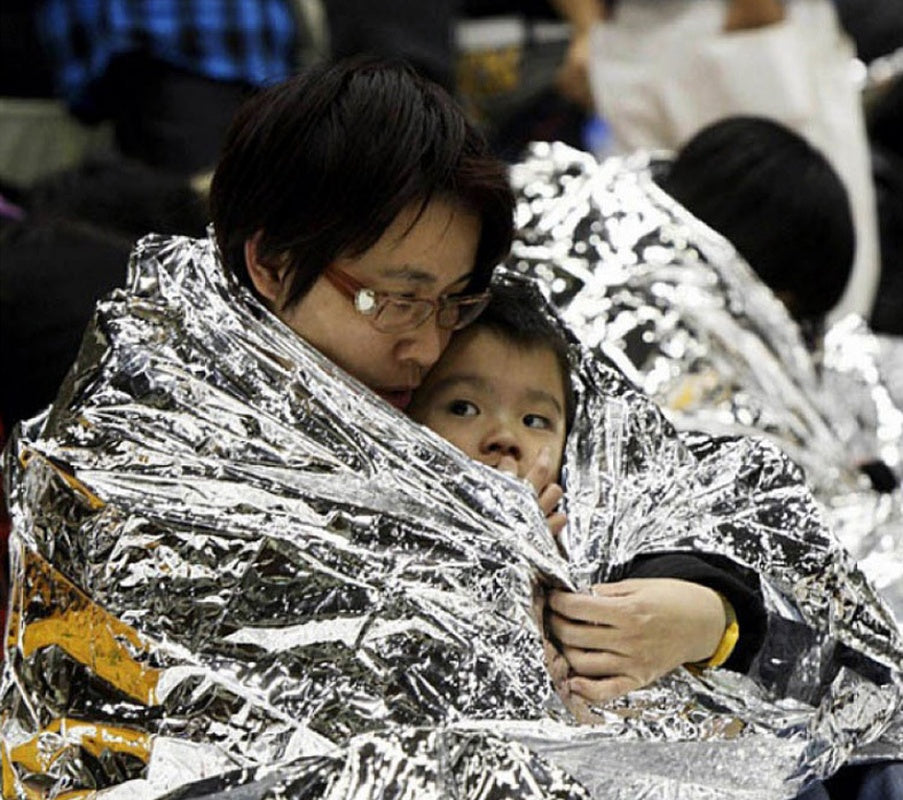 Emergency Survival Blanket - Thermal Mylar Space Blanket for Outdoor Safety